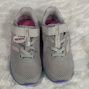 Fresh Foam Arishi v4 Bungee Lace with Top Strap Size 8.5. Kids